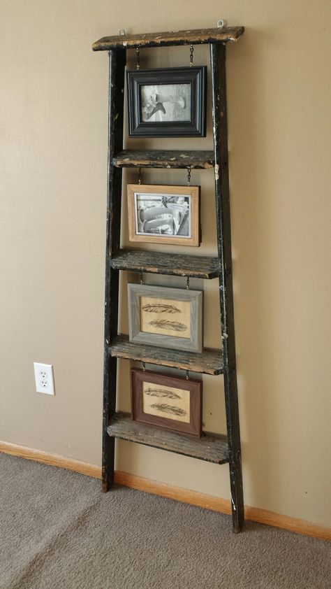 Unique Home Decor Ideas, Old Ladder, Vintage Ladder, Deco Champetre, Framed Photos, Interior Vintage, Furniture Renovation, Diy Farmhouse Decor, Repurposed Furniture Diy