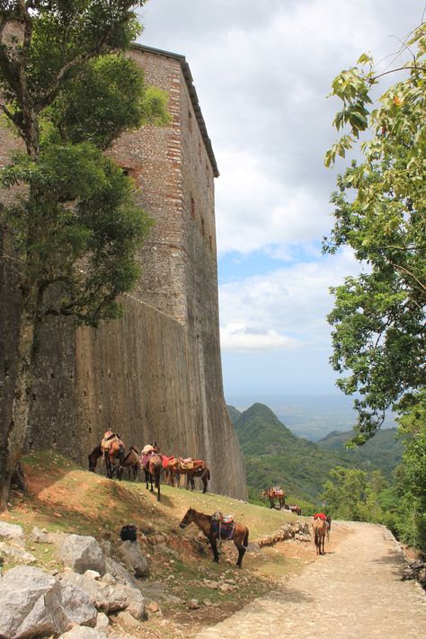 "The Citadel” in Cap-Haitien, Haiti Haiti Beach Aesthetic, Haitian Landscape, Haiti Mountains, Vintage Haiti, Haiti History, Haiti Streets, Haitian Art, Historical Architecture, Countries Of The World