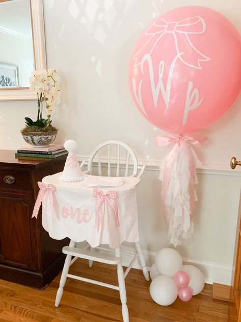 Pink And White Birthday Party Ideas Decoration, Pink One Year Old Birthday Party, Pink And White 1st Birthday Party, Bonnet And Bows Birthday, Bows And Bonnets Birthday, Pink Gingham First Birthday, Pink Bow 1st Birthday, Grand Millennial First Birthday, Pink First Birthday Theme