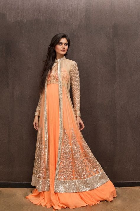 Lovely orange gown with long jacket... Soo pretty Orang India, Orange Gown, Saree Bollywood, Gaun Fashion, Salwar Kamiz, Orange And Gold, Indian Bridal Wear, Indian Gowns, Indian Couture