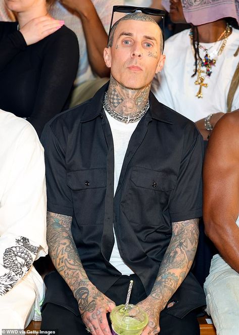 Travis Barker helps son Landon Barker, 20, as he walks runway at Nahmias vogue present forward of Machine Gun Kelly efficiency Check more at https://dailynewsfeeds.com/travis-barker-helps-son-landon-barker-20-as-he-walks-runway-at-nahmias-vogue-present-forward-of-machine-gun-kelly-efficiency/ Travis Barker Outfit, Travis Barker Style, Kourtney Kardashian Husband, 90s Girl Fashion, Shanna Moakler, Landon Barker, Singer Costumes, 90s Girl, Travis Barker