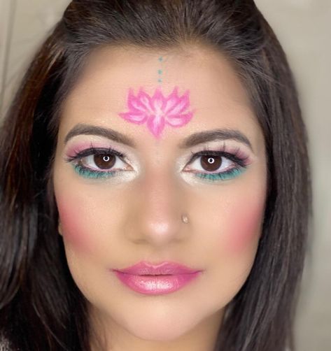 Namrata Bhalla on Instagram: “🌸🌟Lotus flower look 🌟🌸 ✨💖Lotus : A flower that struggles through mud to emerge beautiful and whole 💖just like lotus we too have ability to…” Lotus Face Painting, Lotus Flower Makeup, Lotus Makeup, Make Ip, Makeup Themes, Bad Gyal, Flower Makeup, Art Makeup, Pink Lotus