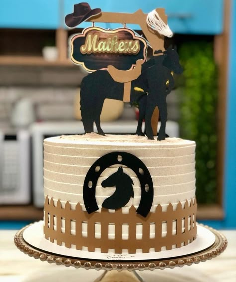 Cowboy Cake Ideas, Bolo Country, Western Birthday Cakes, Horse Party Decorations, Cowboy Birthday Cakes, Horse Birthday Cake, Cowboy Cakes, Cow Birthday Parties, Cowboy Theme Party