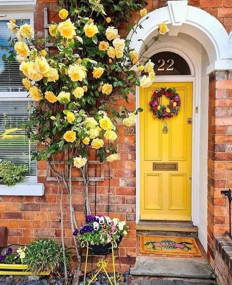 Yellow Front Door, Art Deco Style Interior, Best Front Door Colors, Yellow Front Doors, Best Front Doors, Green Front Doors, Red Front Door, Front Door Paint Colors, Yellow Door