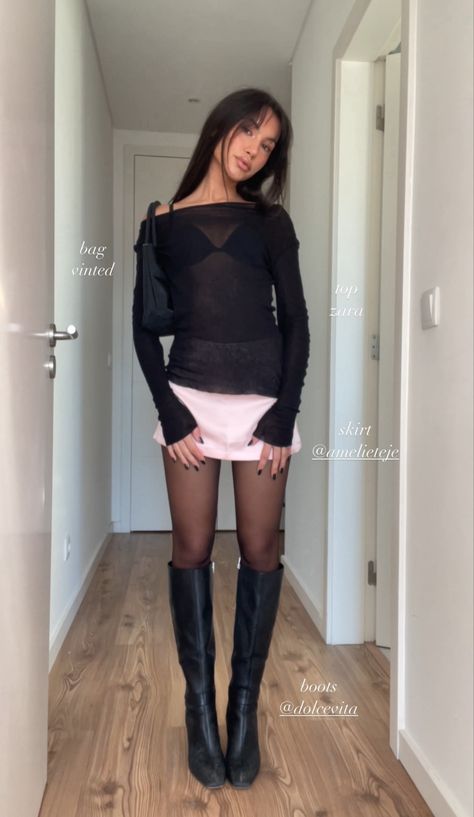 Black Mini Skirt Outfit Winter, Skirt And Tights Outfit, Mini Skirt Outfit Winter, Pink Skirt Outfits, Black Mini Skirt Outfit, Black Skirt Outfits, Star Tutorial, Lace Patterns Converse, Shoe Lace Patterns Converse