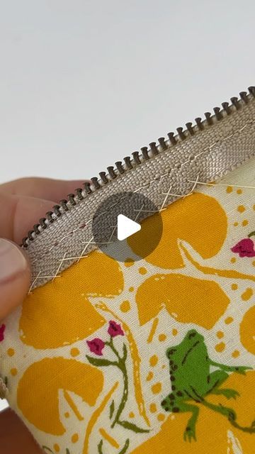 Larisa 🌸 on Instagram: "Catch stitch to hold and make the zipper look neat. This little make is almost done and I cannot wait to share it with you. 🌸

#stitchingnotes #stitchingnotesvideos #sewing #handsewing #zipper #zipperbyhand #catchstitch #handmade" Catch Stitch, Sewing Machine Parts, Machine Parts, I Can Not, Sewing Tutorials, Sewing Machine, Hand Sewing, To Share, Hold On