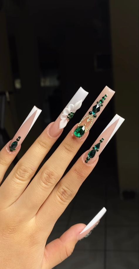 Quinceanera Nails, Acrylic Nails Nude, Emerald Nails, Green Acrylic Nails, Red Acrylic Nails, Green Nail, Girly Acrylic Nails, Simple Acrylic Nails, Long Acrylic Nails Coffin