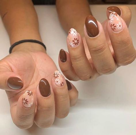 The Hottest Fall Nails for 2022 - Chaylor & Mads Tan Fall Nails With Design, Tan Gel Nails Design, Tan Fall Nail Designs, Fall Nails Lines, Luminary Fall Nails, Builder Nails Gel, Fall Daisy Nails, Fun Fall Nail Art, Fall Sparkly Nails