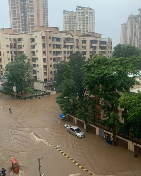 Colours Of Mumbai on Instagram: “Extremely heavy rains lashed various parts of Mumbai all through the night between August 3 and 4. Visuals of water logged streets from…” Mumbai City Of Dreams, Mumbai Rain, Nutella Label, Mumbai Meri Jaan, Mumbai City, City Of Dreams, Heavy Rain, Dream City, Nutella