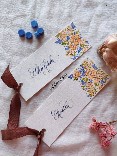 Love Bookmarks, Calligraphy Copperplate, Diy Calligraphy, Illustrated Wedding Invitations, Handmade Bookmarks Diy, Pencil Drawings Of Girls, Watercolor Flowers Tutorial, Creative Bookmarks, Customised Gifts