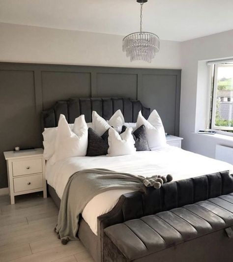 Grey Towels, Contemporary Bedroom Design, Large Bath, House Bedrooms, Bath Towels Luxury, Classic Decor, Living Room Decor Apartment, Main Bedroom, Contemporary Bedroom