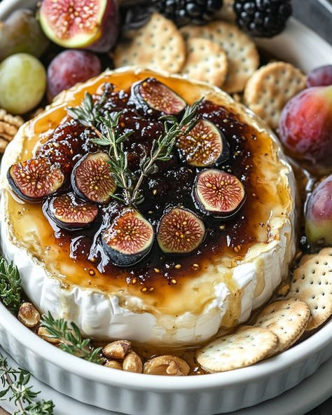 Thanksgiving Brie, Baked Brie With Fig Jam, Brie With Fig Jam, Brie Cheese Appetizer, Baked Brie With Jam, Fig Appetizer, Brie Recipes Appetizers, Baked Brie Appetizer, Fancy Appetizer Recipes