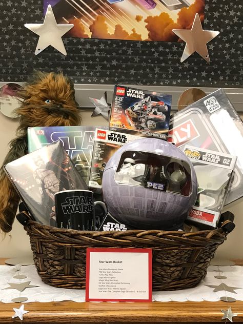 A Universe of Stories Summer Reading Program Star Wars theme prize basket Star Wars Basket, Star Wars Diy Gifts, Star Wars Gift Basket, Diy Star Wars Gifts, Star Wars Gift Ideas, Auction Gift Basket Ideas, Theme Baskets, Auction Basket, Couple Crafts