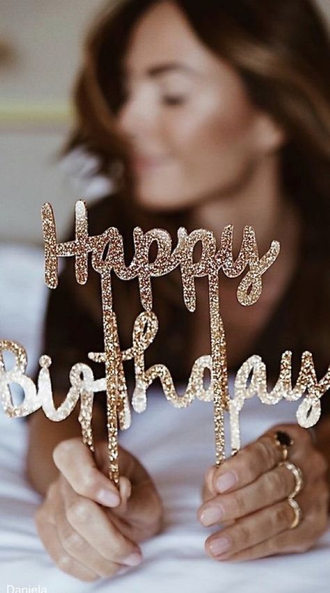 Tårta Design, Birthday Party Photography, 21st Birthday Photoshoot, Cute Birthday Pictures, Birthday Ideas For Her, Birthday Wishes For Friend, 35th Birthday, Birthday Wishes Quotes, Birthday Photography