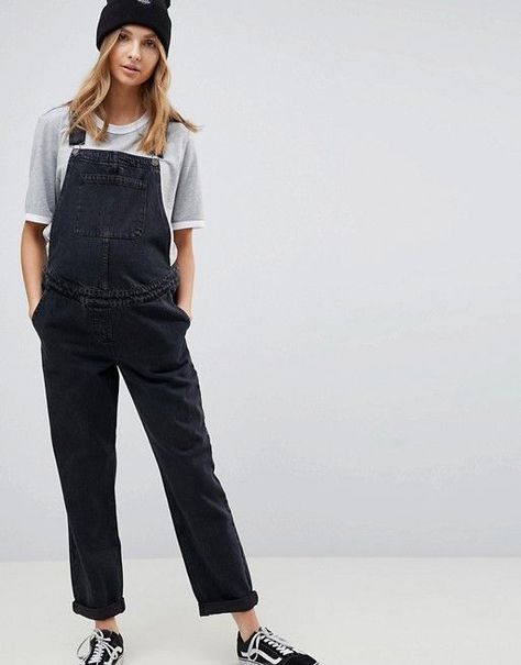 9 Effortless Outfits for Any Stylish Mother-to-Be Maternity Dungarees, Maternity Denim Dress, Maternity Overalls, Trendy Maternity Outfits, Pretty Floral Dress, Denim Dungaree, Stylish Maternity Outfits, Denim Dungarees, Effortless Outfit