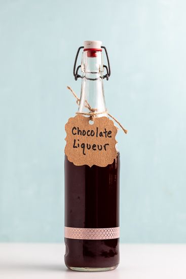 Cacao Nibs Recipes, Homemade Liqueur Recipes, Homemade Alcohol, Homemade Liquor, Chocolate Cocktails, Liquor Recipes, Diy Chocolate, Liqueurs Recipes, Chocolate Liquor