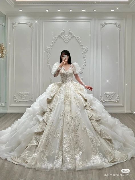 Huge Prom Dresses, Huge Ball Gowns, Puffy Wedding Dresses Princesses, Pueblo Wedding, Debut Decorations, Poofy Wedding Dress, Puffy Wedding Dresses, Poofy Dress, Big Wedding Dresses