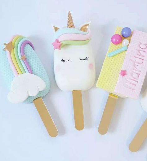 Unicorn Cakesicles Ideas, Cakesicles Unicorn, Unicorn Popsicles, Cookies Unicornio, Unicorn Cakesicles, Fancy Cake Pops, Birth Cakes, Unicorn Cake Pops, Hippie Birthday Party