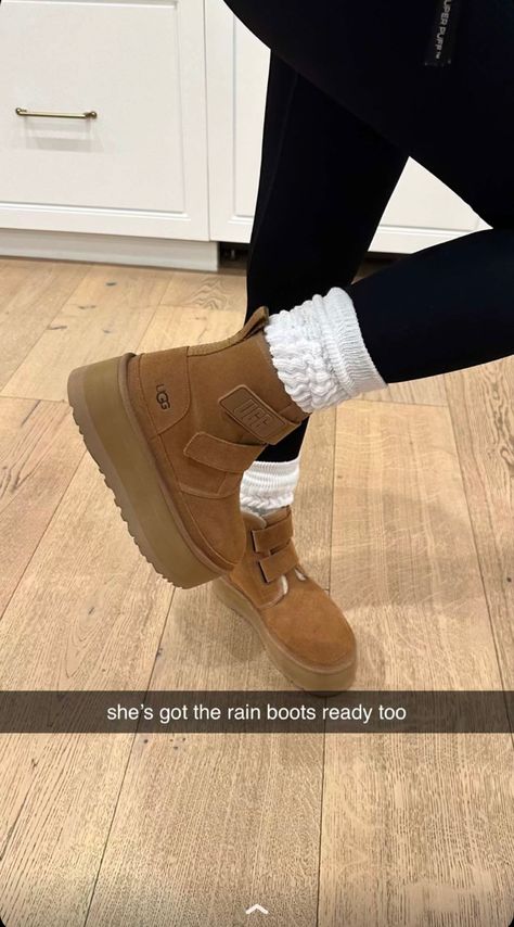 Winter Boots 2024, Cute Uggs, Outfits Athletic, Winter Outfits Aesthetic, Slouch Socks, Winter Fashion Outfits Casual, Uggs Outfit, Hype Shoes, Shoe Inspiration