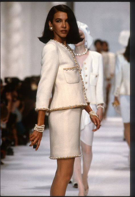 The Eternal Allure Of Chanel’s Tweed Jacket, In 31 Catwalk Moments | British Vogue Chanel Ready To Wear, 90s Chanel, Long Leather Skirt, Chanel Style Jacket, Chanel Tweed Jacket, Coco Chanel Fashion, Tweed Set, 90s Runway Fashion, Chanel Runway