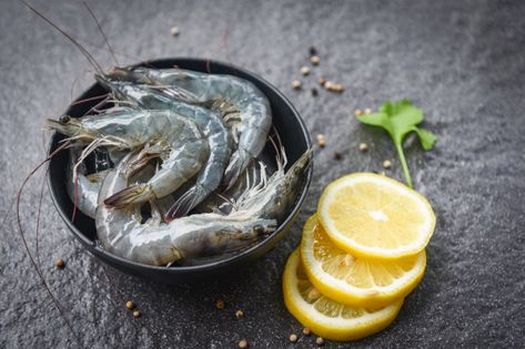 Raw shrimps on bowl - fresh shrimp prawn... | Premium Photo #Freepik #photo #food #restaurant #sea #fish Fresh Fish Photography, Fish Food Photography, Tiger Prawn, Frozen Shrimp Recipes, Ingredients Photography, Raw Shrimp, Bbq Shrimp, Roasted Shrimp, Prawn Shrimp