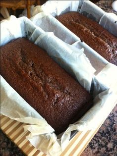 Sticky Gingerbread Recipe (Just like McVities Ginger Cake!) Jamaican Ginger Cake, Sticky Gingerbread, Kek Lapis, Mary Berry Recipe, Ginger Cake, Gingerbread Recipe, Gingerbread Cake, Köstliche Desserts, Food Cakes