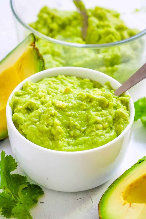 Avocado Puree: Baby's First Food Cucumber Puree, Avocado Baby Puree, How To Prepare Avocado, Avocado Baby Food, Avocado Puree, Baby Carrot Recipes, Avocado Baby, Baby First Foods, Baby Puree Recipes