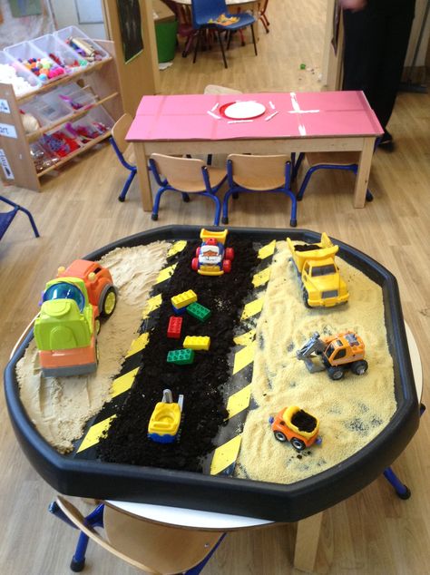 Digger Sensory Tray, Digger Tuff Tray Ideas, Construction Area Early Years Activities, Construction Tuff Tray, Construction Area Early Years, Tuff Tray Ideas Toddlers, Tuff Tray Ideas, Transportation Activities, Tuff Spot