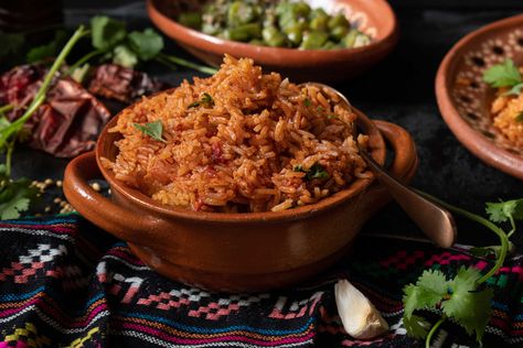 Homemade Mexican Rice, Mexican Rice Easy, Chicken Enchiladas Recipe, Green Chile Chicken Enchiladas, Can Chicken Recipes, Mexican Rice Recipes, Green Chile Chicken, Swiss Steak, Vegetarian Chicken