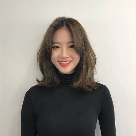 Middle Hair, Shot Hair, Korean Short Hair, Corte Bob, Shoulder Hair, Shot Hair Styles, Hair Makeover, Amazing Hair, Girl Short Hair