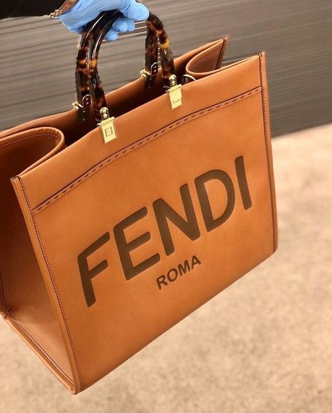 Fendi Sunshine, Fendi Handbag, Fendi Bag, Fendi Logo, Dream Bags, Designer Purses, Luxury Purses, Handbag Heaven, Fancy Bags