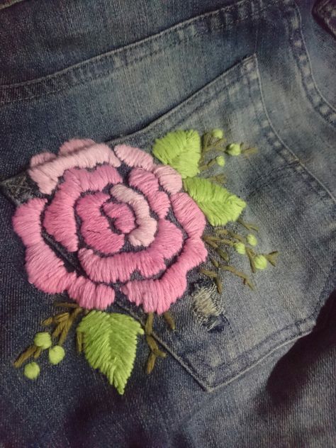 Embroidery Flowers Designs, Jeans Bordados, Embroidery Jeans Diy, Basic Hand Embroidery Stitches, Diy Embroidery Designs, Floral Embroidery Patterns, Border Embroidery Designs, Border Embroidery, Baby Embroidery