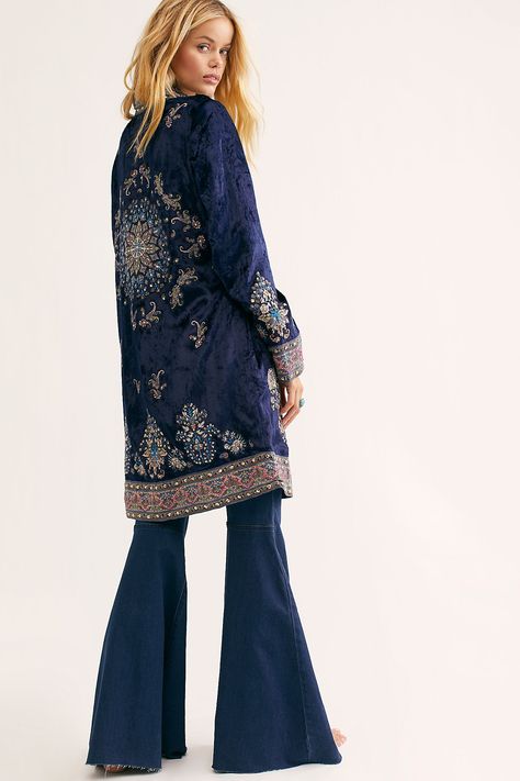 Mode Country, Look Boho Chic, Celebrity Design, Free People Clothing, Boho Chic Outfits, Velvet Jacket, Style Crush, Blue Paisley, Naan