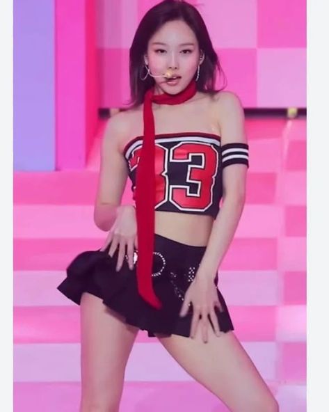 10 minutes nayeon🛐🛐🛐🛐🛐🙏 Nayeon 10 Minutes, Nayeon Twice, April 22, 10 Minute, Kpop Outfits, Stage Outfits, Aesthetic Makeup, Fashion Inspo Outfits, Style Icons