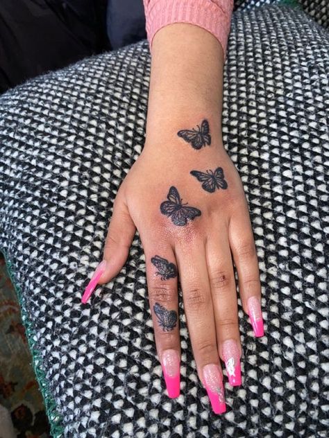 Butterfly Tattoo On Hand For Women, Butterfly Hand Tattoo For Women, Top Of Hand Tattoos For Women, Sleeve Tattoos Arm, Butterfly Hand Tattoos, Hand Tattoos Sleeve, Small Tattoos Butterfly, Hand Butterfly Tattoo, Butterfly Tattoo Hand