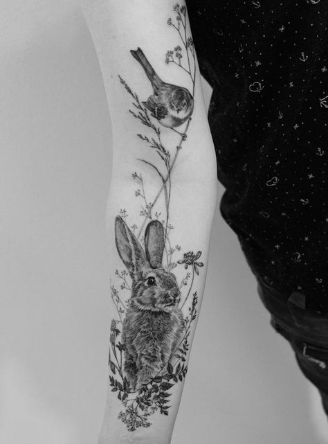 Lop Bunny Tattoo, Hase Tattoos, Natur Tattoo Arm, Voll Arm-tattoos, Animal Tattoos For Women, Kids Tattoo, Wildlife Tattoo, Bunny Tattoo, Tier Tattoo