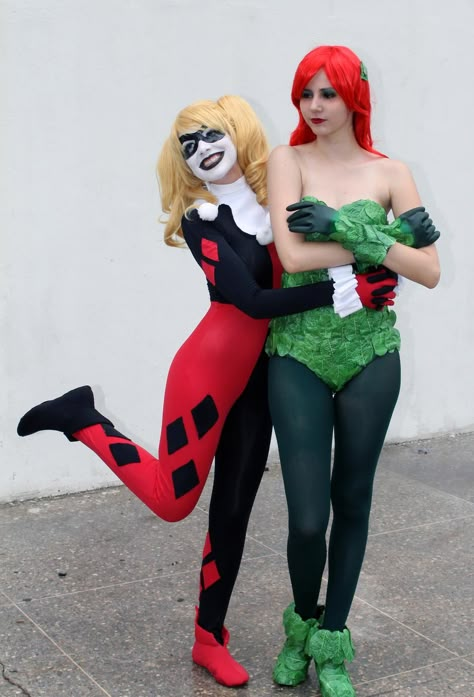 Harley Quinn and Poison Ivy Cosplay - Batman TAS by SailorMappy on DeviantArt Lesbian Couple Halloween, Lesbian Couple Halloween Costumes, Batman Tas, Ivy Cosplay, Cosplay Couple, Poison Ivy Cosplay, Couples Cosplay, Couple Cosplay, Couples Halloween Outfits