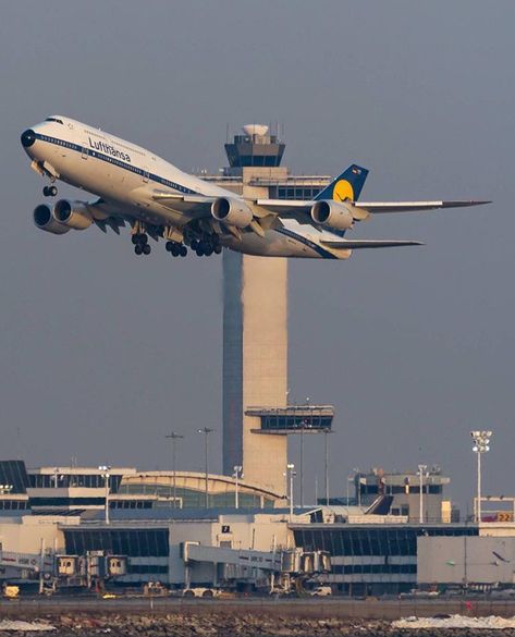 Boeing 747 8, Otl Aicher, Plane Spotter, Airplane Wallpaper, Jumbo Jet, Passenger Aircraft, Vintage Airlines, Commercial Aircraft, Aviation History