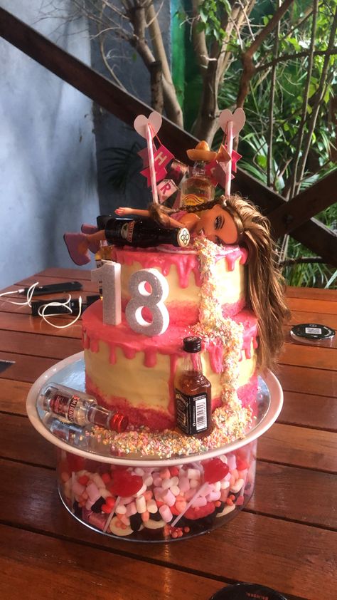 Drunk Bratz Cake, Bratz Doll Cake, Bratz Cake Ideas, Bratz Birthday Cake, Bratz Birthday Party Ideas, 22nd Birthday Cakes, Doll Birthday Cake, Barbie Doll Cakes, 21st Bday Ideas