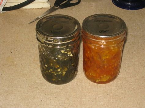 Canning candied jalapenos & habaneros Habanero Recipes, Canning Peppers, Hot Pepper Recipes, Canned Jalapenos, Cowboy Candy, Candied Jalapenos, Jalapeno Recipes, Summer Veggies, Canned Fruit