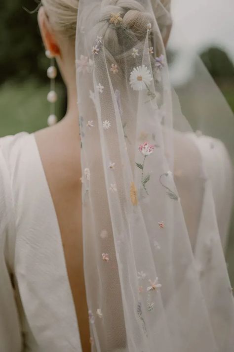 Romantic Pastel Wedding Inspiration At Sudeley Castle With Country Garden Theme with the bride wearing a flower embroidered wedding veil attached to bridal updo Casual Wedding Veil, Romantic Pastel Wedding, Hair Bridal Accessories, Embroidered Wedding Veil, Veil With Flowers, Updo Wedding Hair, Wedding Hair Bridal, Floral Wedding Veils, Embroidered Veil