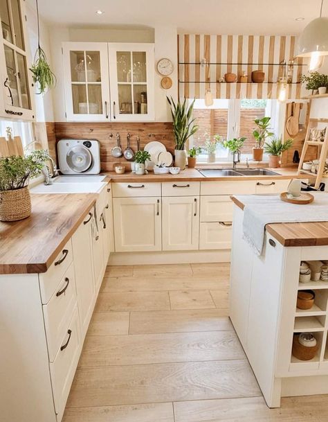 Kitchen With Tan Tile Floor, Kitchen Cute Aesthetic, Table In Middle Of Kitchen, Cream And Wood Kitchen, Kitchen With Living Room, Kitchen Trends 2024, White Cottage Kitchen, Kitchen Light Fixtures, Kitchen Garbage