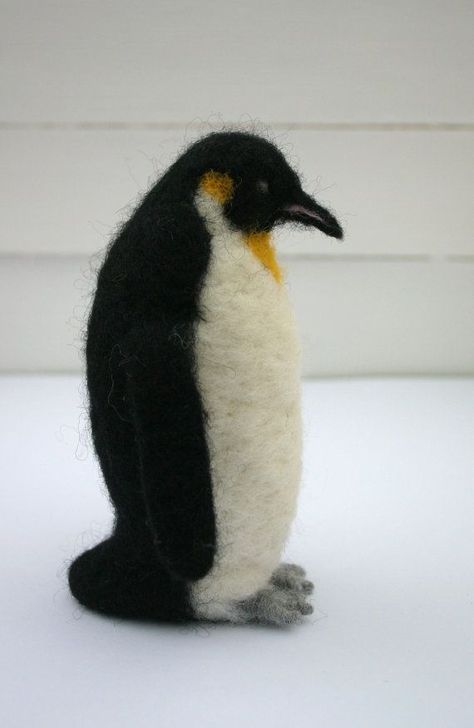 3d Felt Animals, Needle Felted Penguin, Needle Felted Animals Christmas, Felted Penguin, Needle Felted Puffin, Needle Felted Penguin Tutorial, Felt Penguin Christmas Decorations, Penguin Needle Felt, Felt Penguin