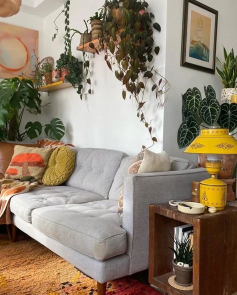 Grey Sofa Maximalist, Boho Grey Sofa, Maximalist Decor Grey Couch, Grey Sofa Colourful Living Room, Style A Grey Sofa, Gray Couch Maximalist, Light Gray Couch Styling, Grey Sofa Decoration, Grey Couch Eclectic Living Room