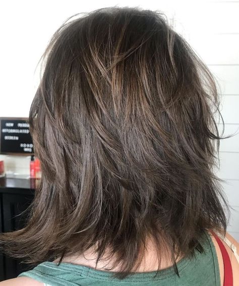 Dynamic Feathered Brunette Shag Brunette Shag, Medium Shaggy Hairstyles, Modern Shag Haircut, Modern Shag, Medium Shag Haircuts, Shaggy Hair, Shaggy Haircuts, Choppy Bob, Natural Wavy Hair