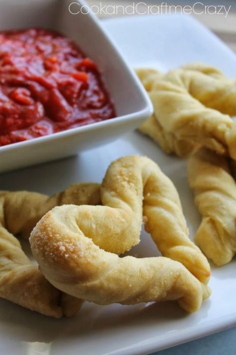 Heart Shaped Breadsticks, Heart Breadsticks, Heart Bread, Valentine's Dinner, Homemade Marinara Sauce, Heart Shaped Food, Bread Sticks, Marinara Sauce Homemade, Valentine Dinner