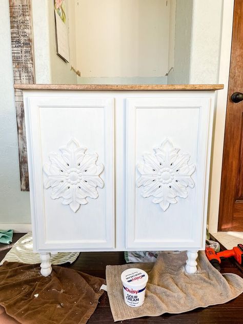 Upcycled Kitchen Cabinets, Coffee Corner Kitchen, Cabinet Upcycle, Diy Kitchen Cabinet, Kitchen Cabinet Makeover, Diy Kitchen Cabinets Makeover, Homemade Chalk, Old Kitchen Cabinets, Corner Kitchen Cabinet