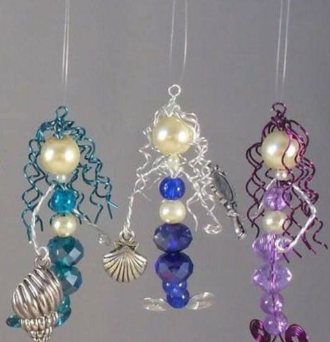 Beaded Wire Art, Beaded Mermaid, Bead Charms Diy, Wire Jewelry Designs, Handmade Jewelry Tutorials, Diy Wire Jewelry, Beaded Crafts, Wire Work Jewelry, Homemade Jewelry