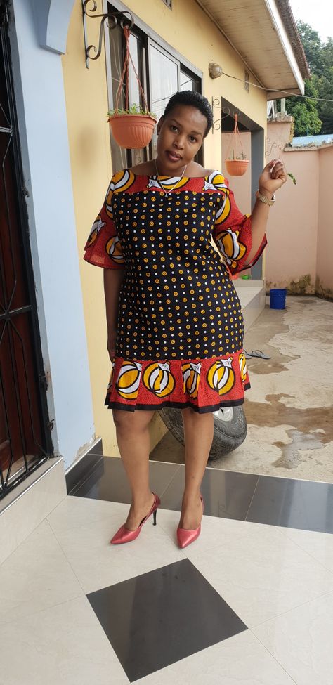 Kitenge Designs African Style Ankara Woman Dresses, Khanga Dress Designs, Khanga Dress, Vitenge Dresses Designs, African Dress Patterns, Kitenge Designs, African Attire Dresses, African Dresses For Kids, Short African Dresses