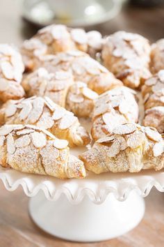 Put together these ridiculously delicious, ridiculously easy almond croissants that look like they come from a fine French patisserie in just 20 minutes (hands-on time)! #easyalmondcroissants, ##almondcroissants, #easycroissants Croissant Recipes, Almond Croissants, Mini Skirt Suit, Pepperidge Farm Puff Pastry, Almond Pastry, Croissant Recipe, Almond Croissant, Long Blazer Jacket, French Patisserie